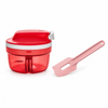 Rode Tupperware SuperSonic Chopper Small met bijbehorende roze vintage spatel op witte achtergrond.