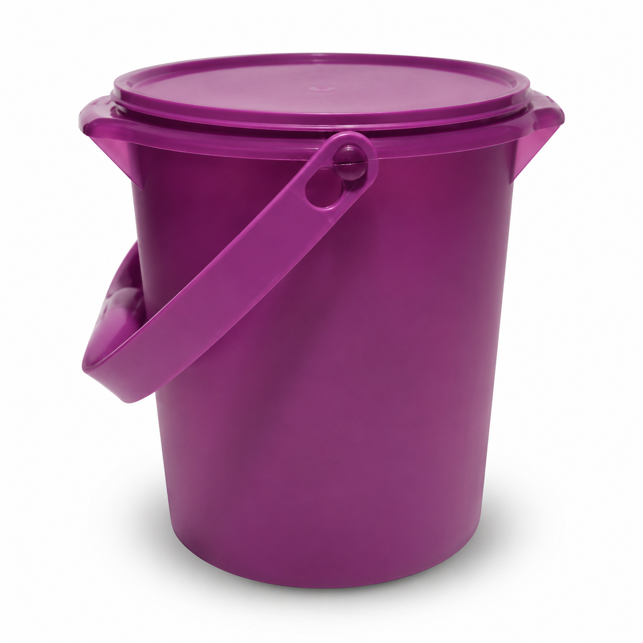 Paarse plastic emmer met deksel en handvat, ideaal voor keuken en huishouden