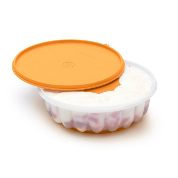 Transparante opbergdoos met oranje deksel voor yoghurt of desserts, ideaal voor keukentools collectie