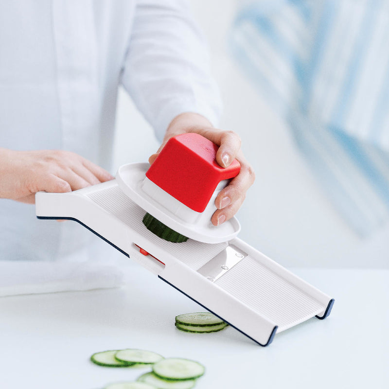 Tupperware Mando Junior Mandoline for effortless and precise slicing in ...