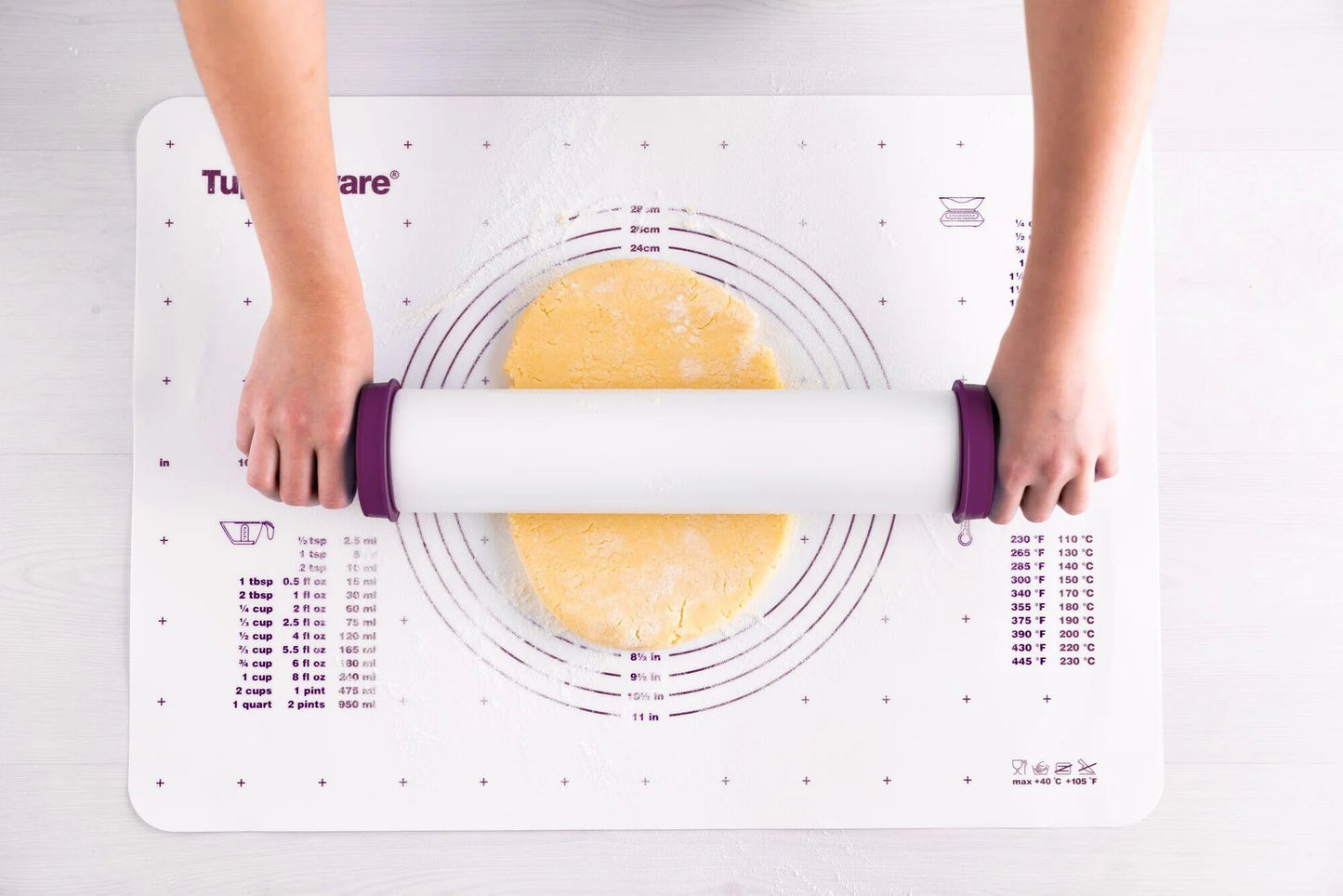 Tupperware Bakset met Deegroller, Koekjesuitstekers en Placemat